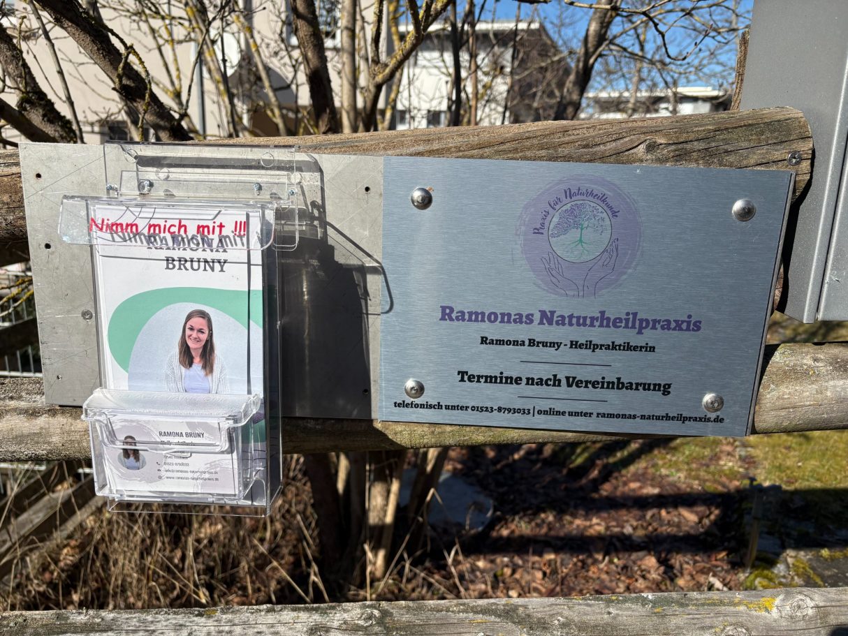 Praxis Schild Gartentor